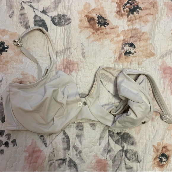 Nursing Bra for Breastfeeding Moms with Snaps - Picture 3 of 3